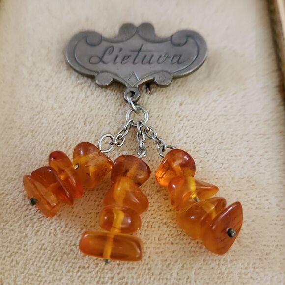 Genuine Amber pin with Lietuva printed on silver tone stick pin - Picture 2 of 6